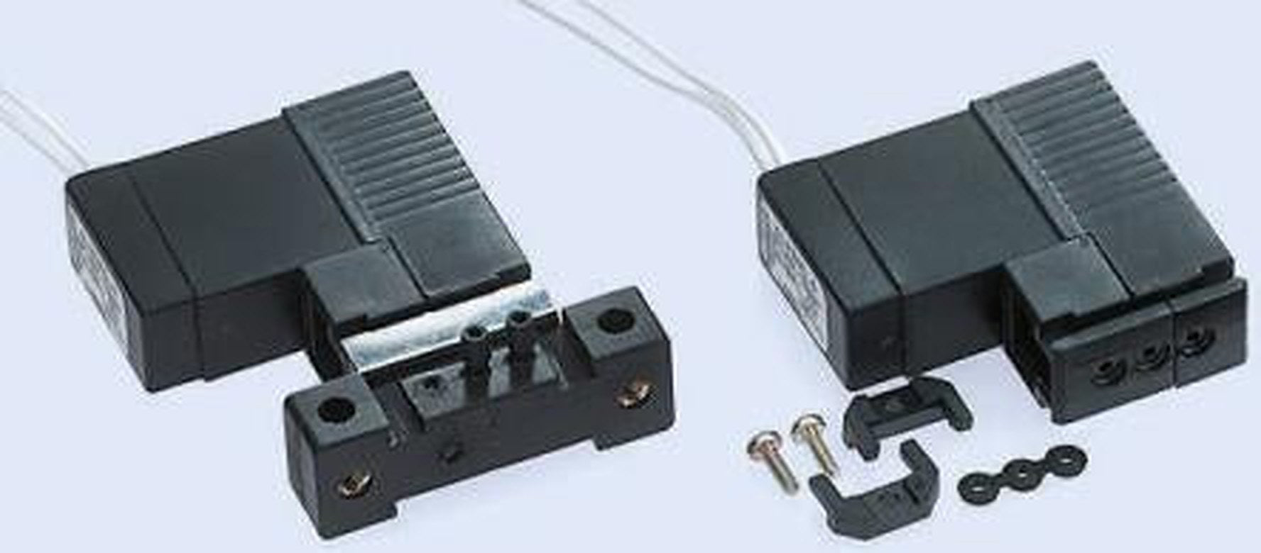 Burkert Solenoid Valve 153118, 3 Port, NC, 24V dc 3/2 in, 3/2 in