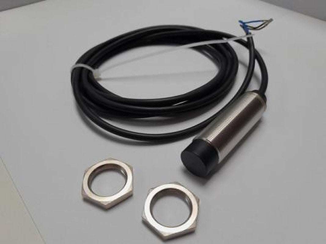 Allen Bradley 872C-D8NP18-E2 Threaded Barrel Inductive Proximity Sensor, M18 PNP 30V 8 mm 30 V dc