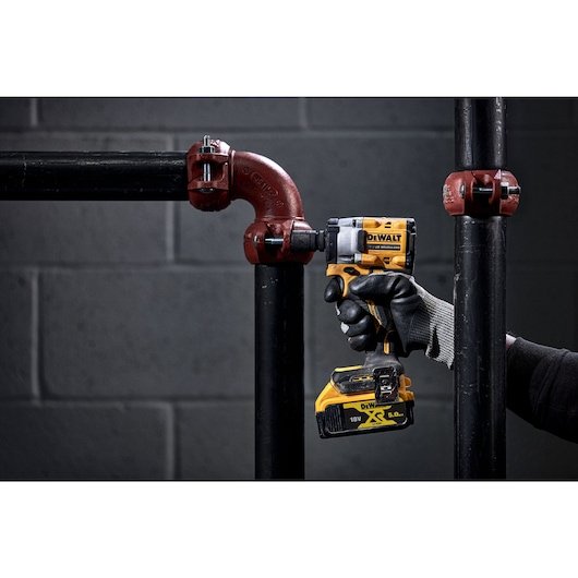 18V XR Brushless 1/2" Detent Pin Compact Impact Wrench - 2 X 5Ah Battery