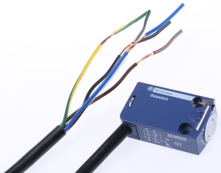 Telemecanique Sensors OsiSense XC Series Roller Lever Limit Switch, SPDT, IP66, Zinc Alloy Housing, 240V, 6A