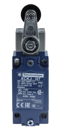 Telemecanique Sensors OsiSense XC Series Roller Lever Limit Switch, 1 NO/1 NC, IP66, Zinc Zamak Alloy Housing, 240V ac,