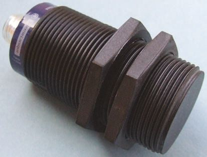 Telemecanique Sensors XS4P30KP340D Threaded Barrel Inductive Proximity Sensor, M30 x 1.5 PNP/NPN XS 36V 15 mm 36 V dc