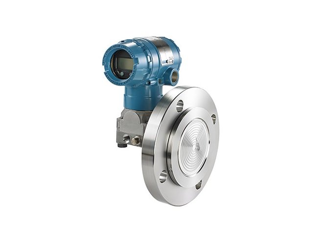 Flange mounted liquid level transmitter for precise level and specific gravity measurement up to 300 psi .