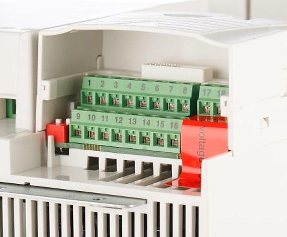 ABB Inverter Drive, 11 kW, 3 Phase, ACS355 Series 480V 23.1 A
