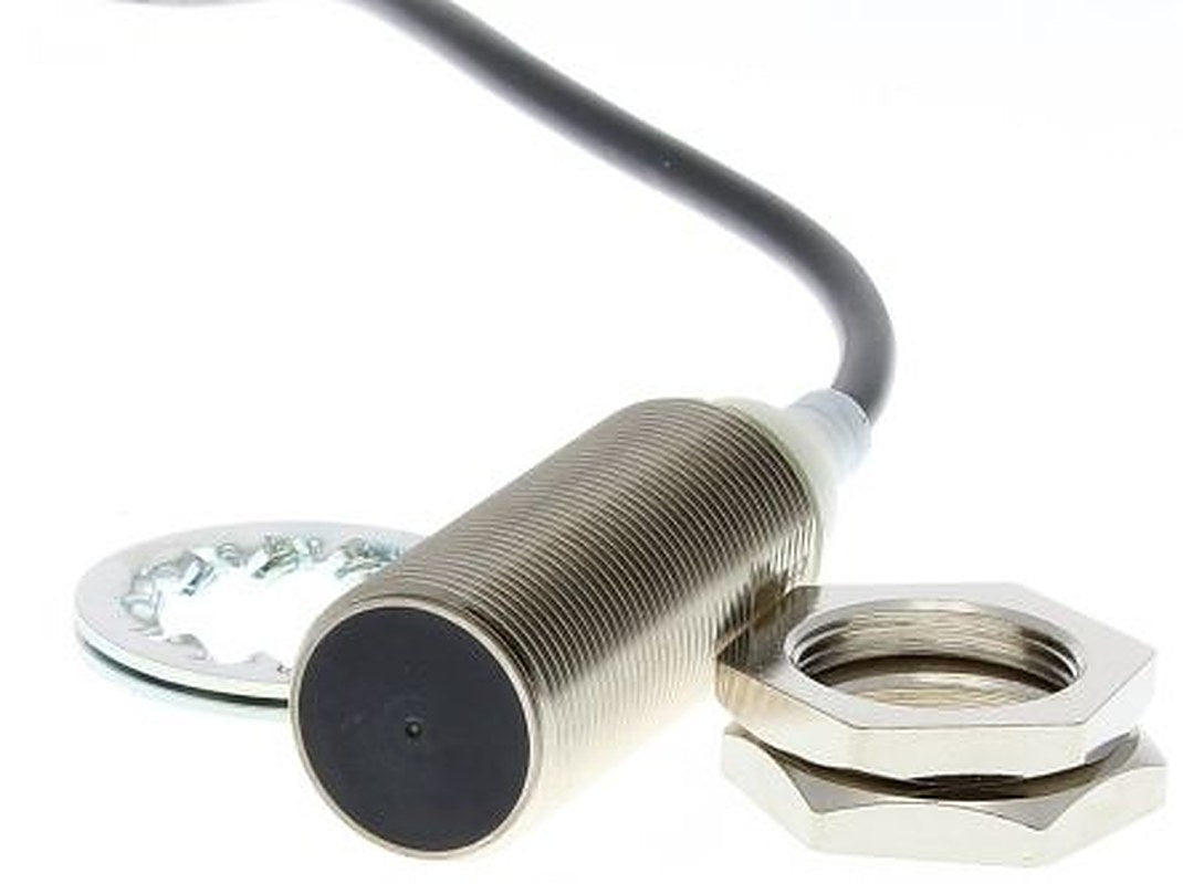 Omron E2A-M18KS05-WP-B1-TP 6M Threaded Barrel Inductive Proximity Sensor, M18 PNP 24V 5 mm 24 V dc 200mA