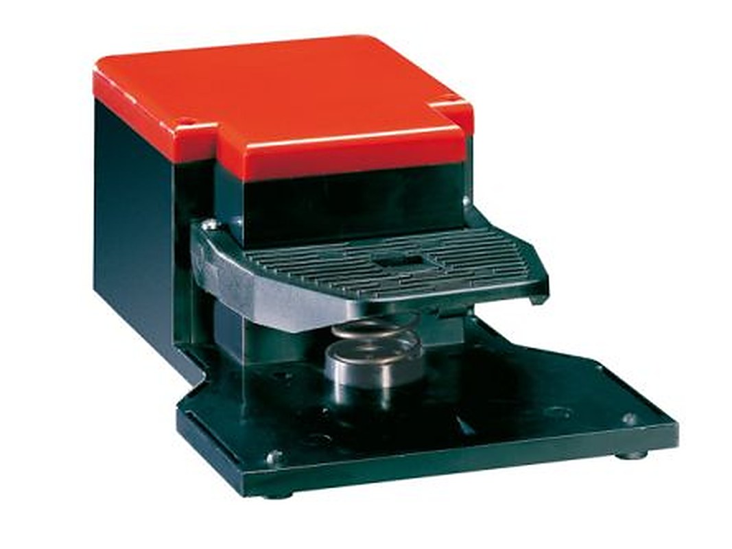 Lovato Momentary Foot Switch - 1 NO/1 NC Self Extinguishing Double Insulation Polymer Thermoplastic 10A Contact Current,