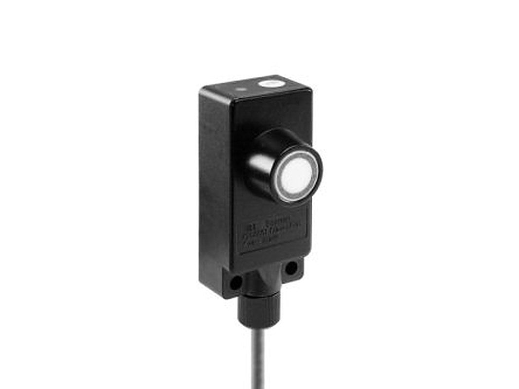 Baumer UNDK 30U6103 Rectangular Proximity Sensor, M8 1000 mm 0/10 V 15V 30 V dc