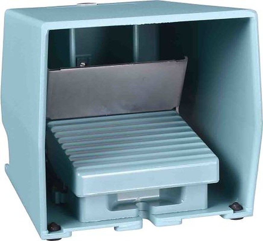 Schneider Electric Industrial Duty Momentary On-Off Foot Switch - 2 NO/2 NC Metal 3A Contact Current, 240 V ac Contact