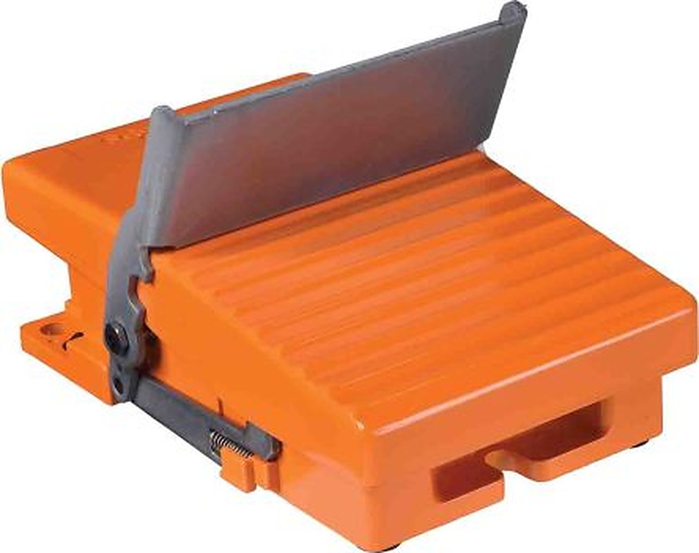Schneider Electric Industrial Duty Momentary On-Off Foot Switch - 1 NO/1 NC Metal 3A Contact Current, 240 V ac Contact