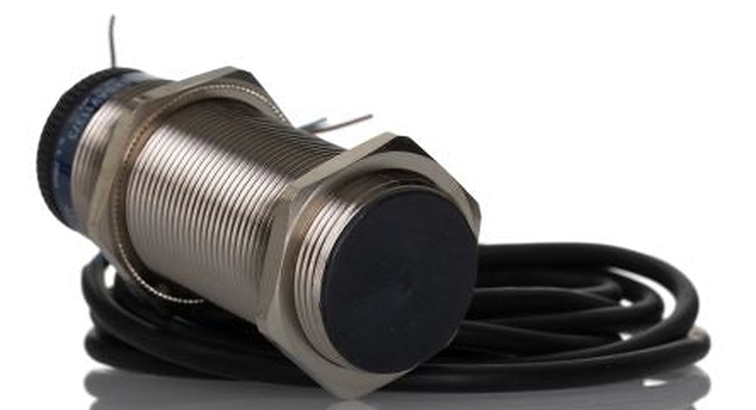 Telemecanique Sensors XSAV11373 Threaded Barrel Inductive Proximity Sensor, M30 x 1.5 PNP XS 48V ac 10 mm 58 V dc 200mA