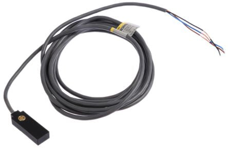 Omron TL-W3MB2 Block Inductive Proximity Sensor, M3 PNP TLW 30V 20 mm 1000 V ac 30 V dc 100mA, 200 mA
