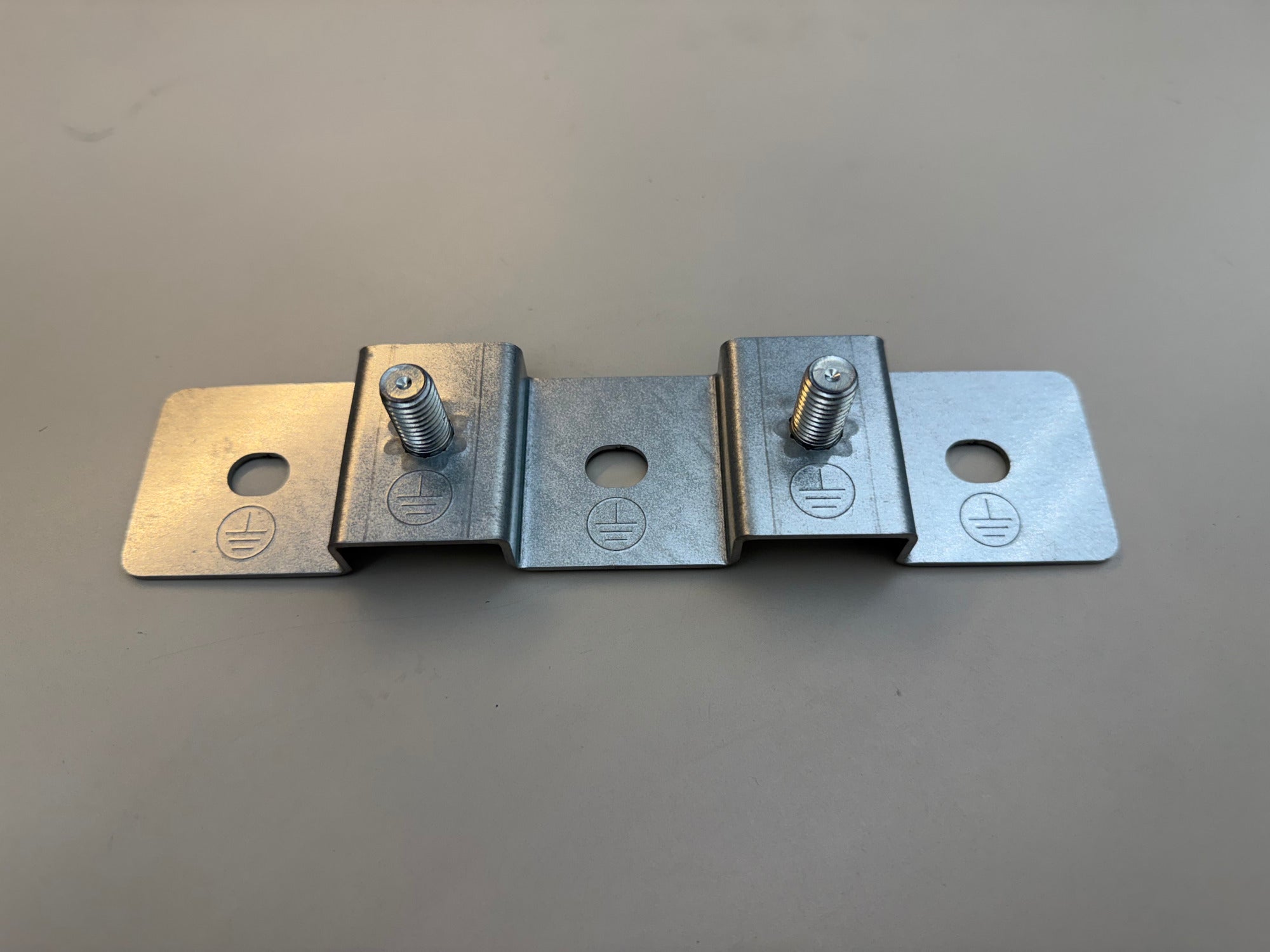 Danfoss 176F4310 - Input Gnd,+2 M10x20,D5h,D6h,D7h,D8h