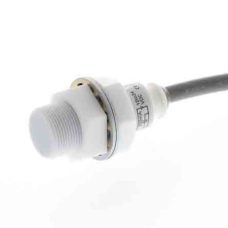 Omron E2FQ-X5F1 Threaded Barrel Inductive Proximity Sensor, M18 PNP E2FQ 24V 5 mm 24 V dc 200mA
