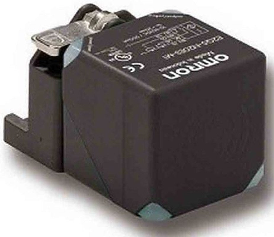 Omron E2Q5-N40MF1-M1 Block Inductive Proximity Sensor, M12 PNP E2, E5 30V dc 40 mm 30 V dc 200mA