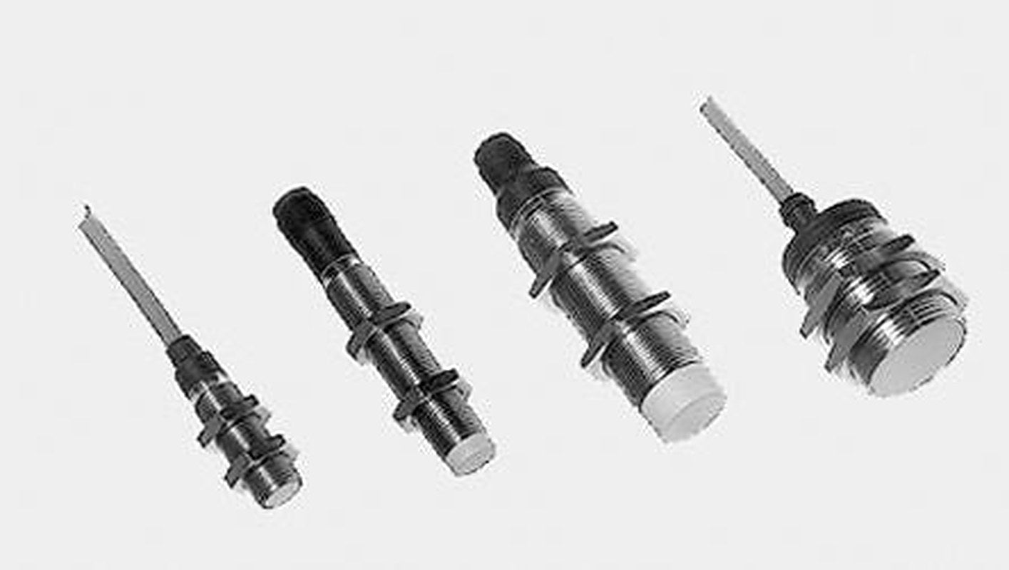 Carlo Gavazzi EI1805PPOSS-1 Threaded Barrel Inductive Proximity Sensor, M18 PNP EI 40V 15 mm 40 V dc 200mA