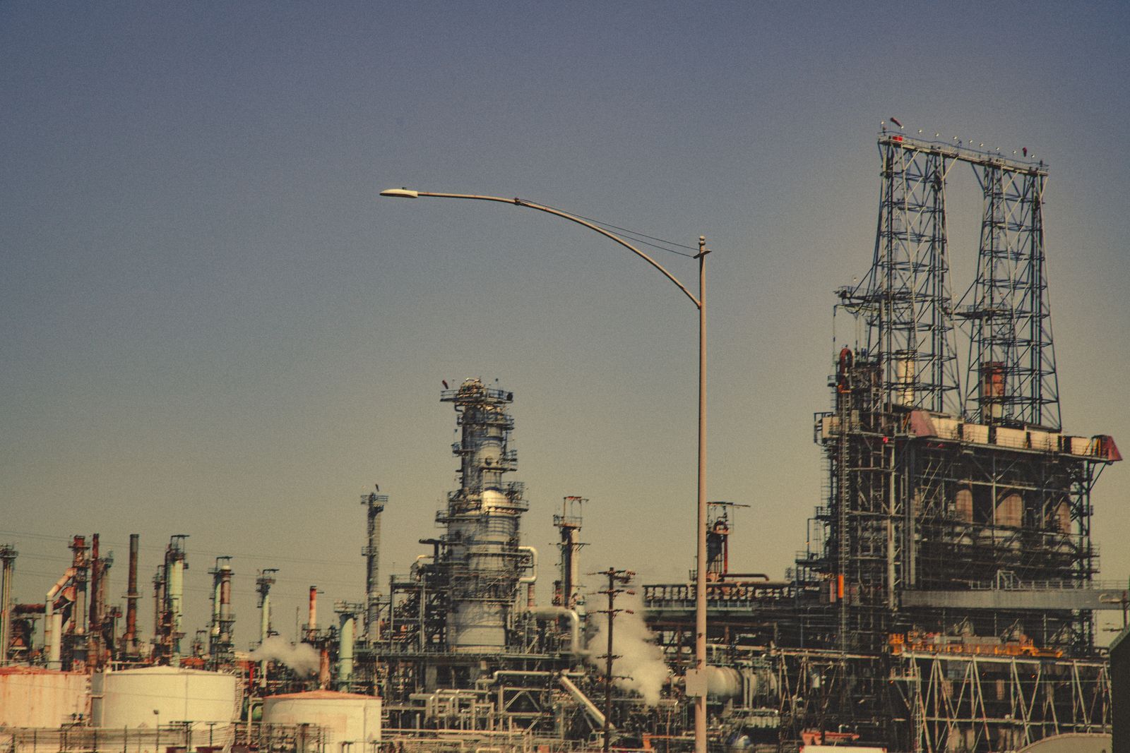 Oil, gas and petrochemical refinery