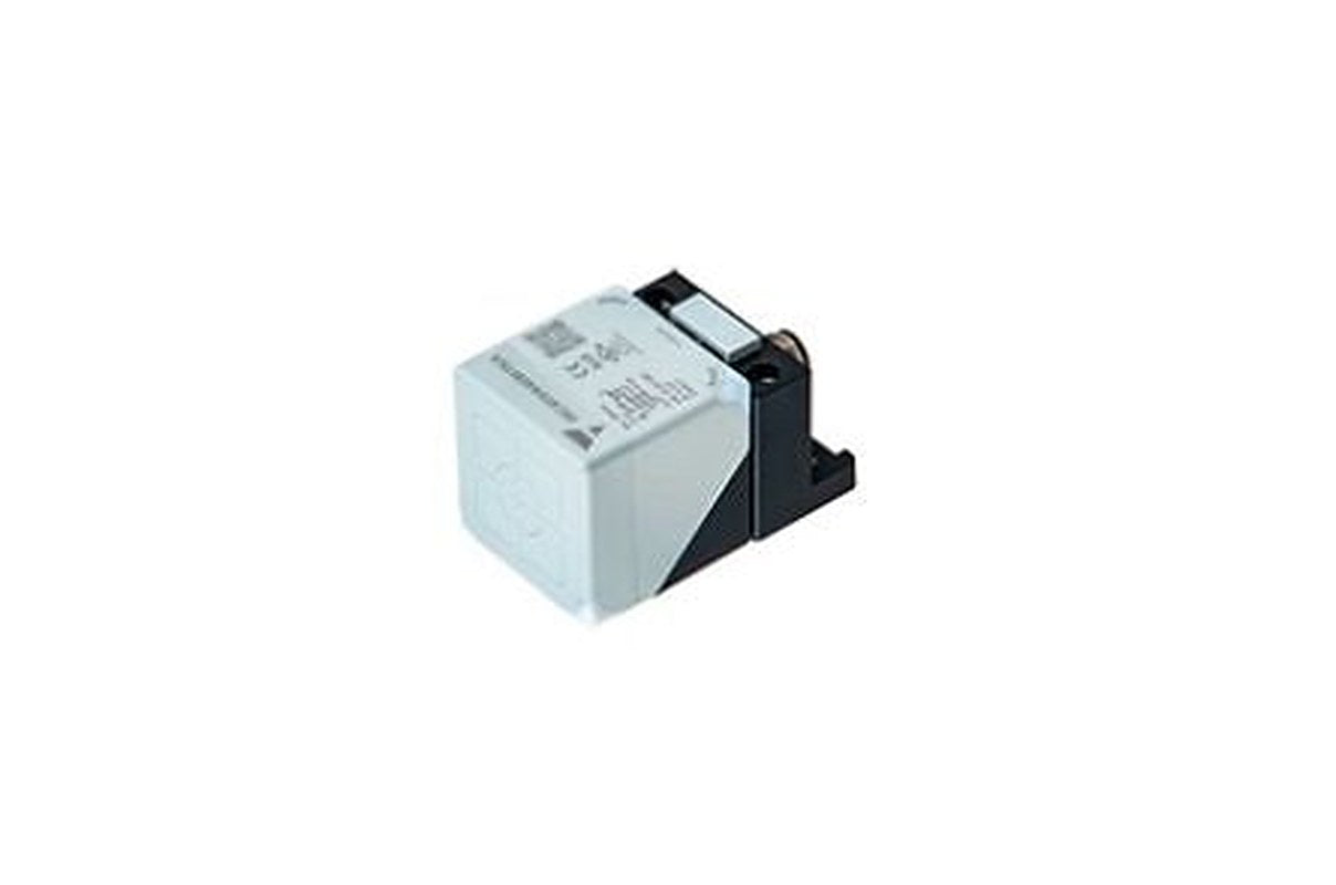 Carlo Gavazzi IRC40SF22M1NA Rectangular Inductive Proximity Sensor NPN IRC40 30V dc 22 mm 30 V dc 200mA
