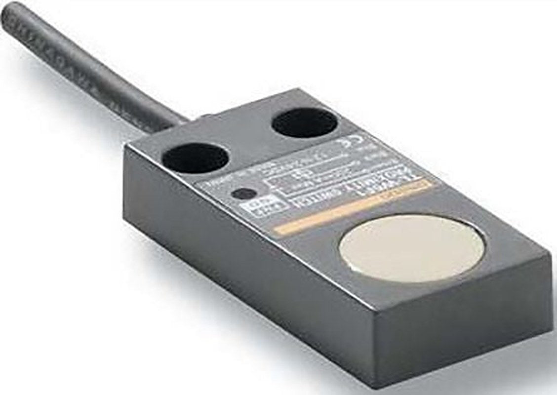 Omron TL-W5E1 Block Inductive Proximity Sensor, M3 NPN TLW 30V 20 mm 1000 V ac 24 V dc 200mA