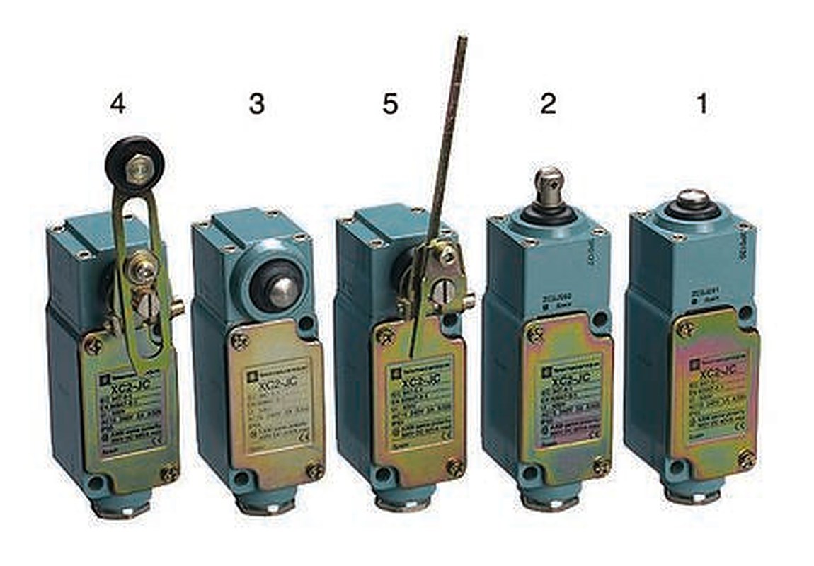 Telemecanique Sensors OsiSense XC Series Plunger Limit Switch, 1 CO, IP65, Metal Housing, 240V ac, 3A