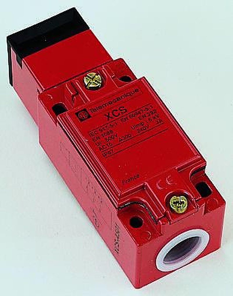 Telemecanique Sensors Preventa Safety Interlock Switch, Keyed Actuator Included, Zinc Alloy, Interlock