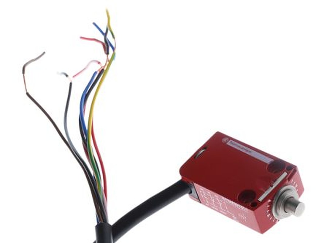 Telemecanique Sensors XCSM Series Plunger Limit Switch, 1 NO/2 NC, IP67, IP66, IP68, Metal Housing, 240V ac, 1.5A