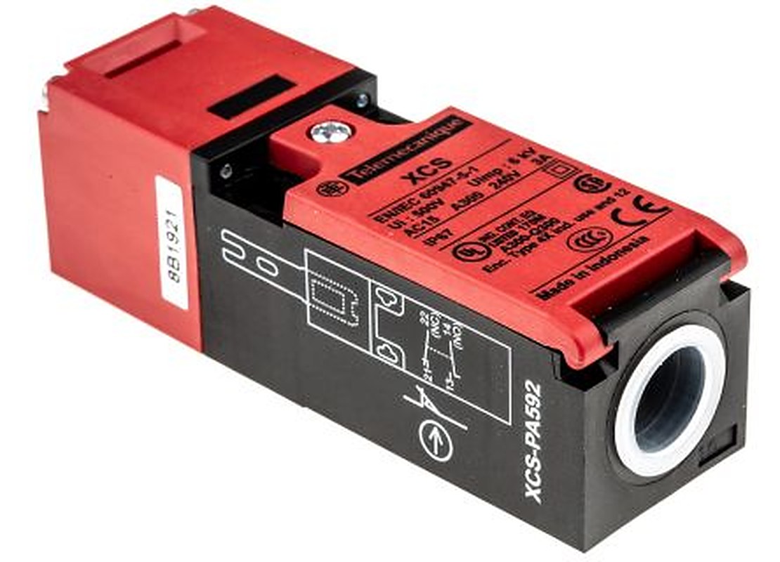 Telemecanique Sensors Preventa XCSPA Series Key Operated Safety Interlock Switch, 1 NO/1 NC, IP67, Fibreglass Reinforced