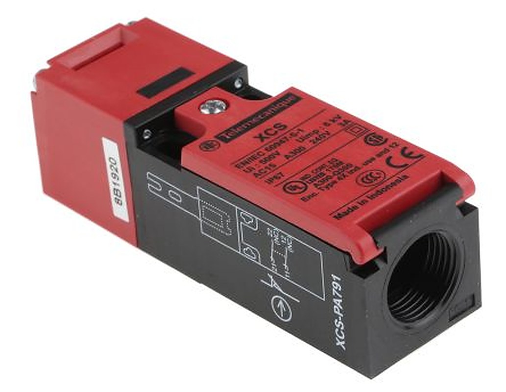 Telemecanique Sensors XCSPA Safety Interlock Switch, Keyed Actuator Included, Fibreglass Reinforced Nylon, Interlock