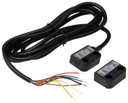 Omron F3S Series Hall Coded Non-Contact Safety Switch, Plastic Housing, 24V dc, 1 NO/2 NC, 2 m Cable