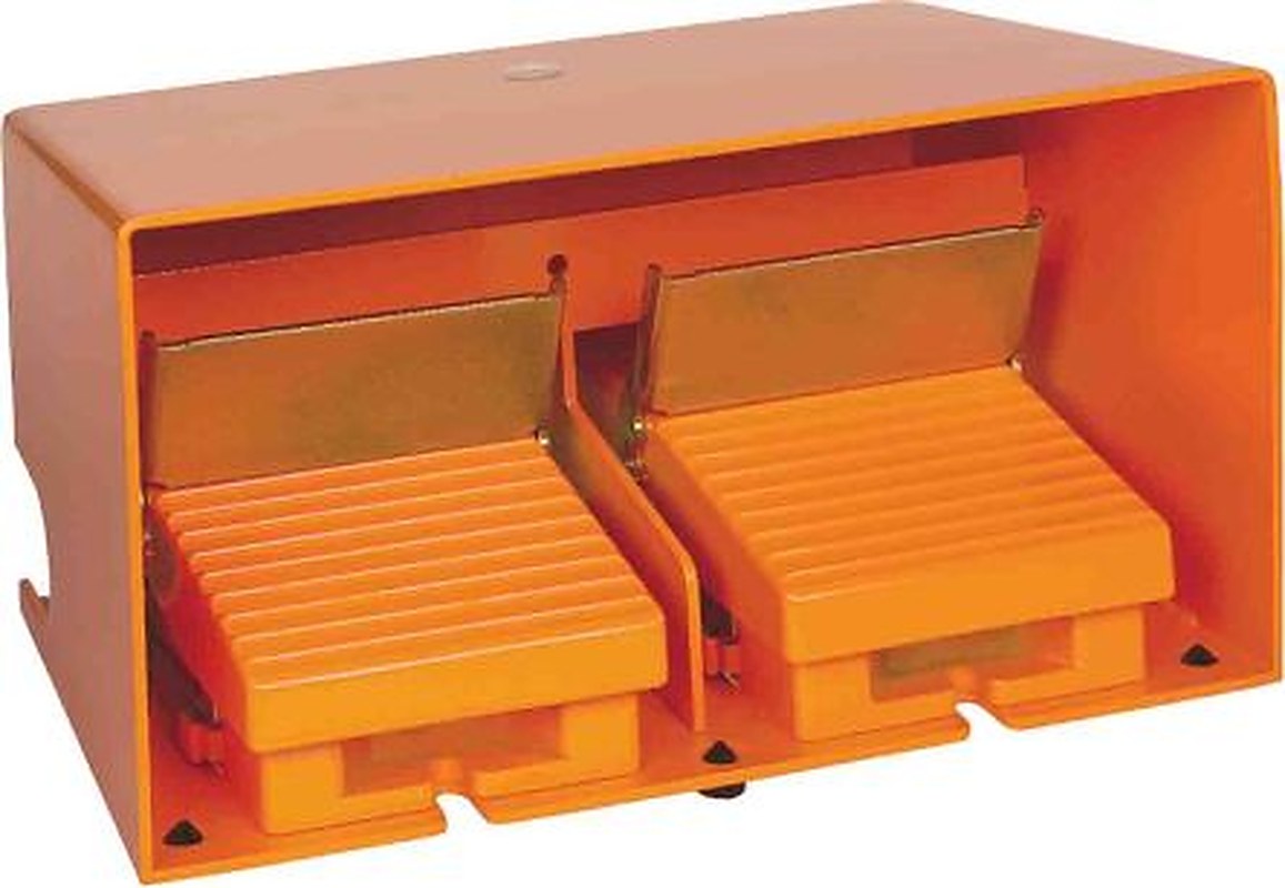 Schneider Electric Industrial Duty Momentary On-Off Foot Switch - 4 NO/4 NC Metal 3A Contact Current, 240 V ac Contact