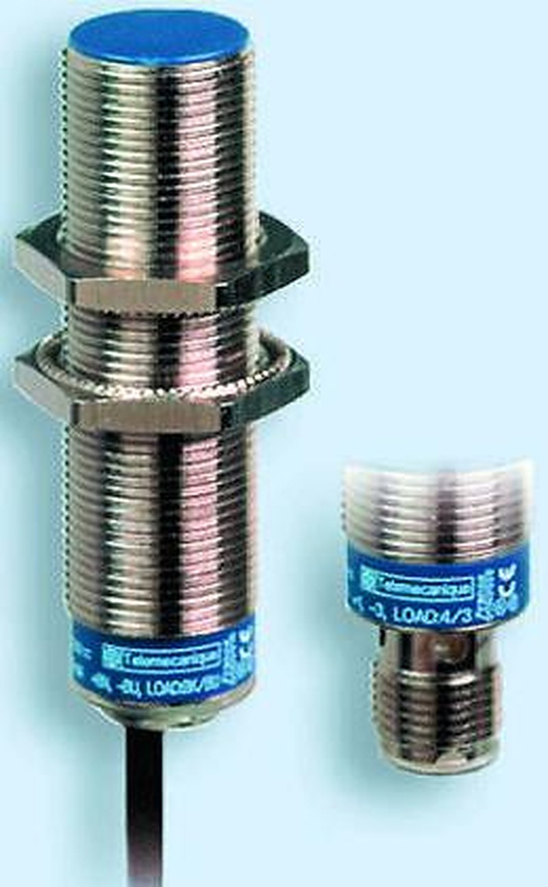 Telemecanique Sensors XS212SAPAM12 Threaded Barrel Inductive Proximity Sensor, M12 x 1 PNP XS 36V 7 mm 36 V dc 200mA