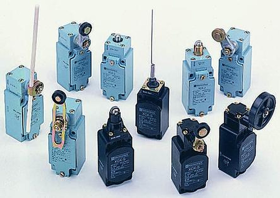 Telemecanique Sensors ZC2J Series Limit Switch, 2 CO, IP65, Metal Housing, 240V ac, 3A